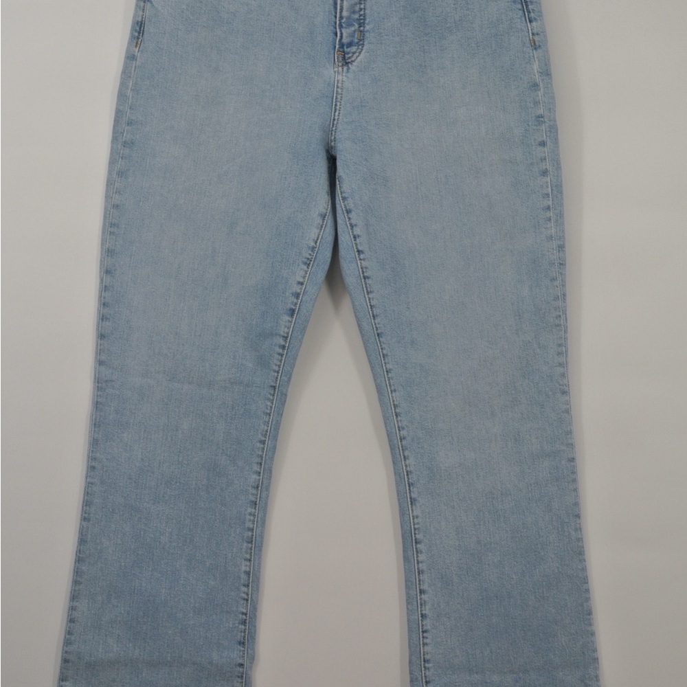 GAP Women's ✨NWT✨ Kick Fit 🩵 High Rise Jeans - Light‎ Denim